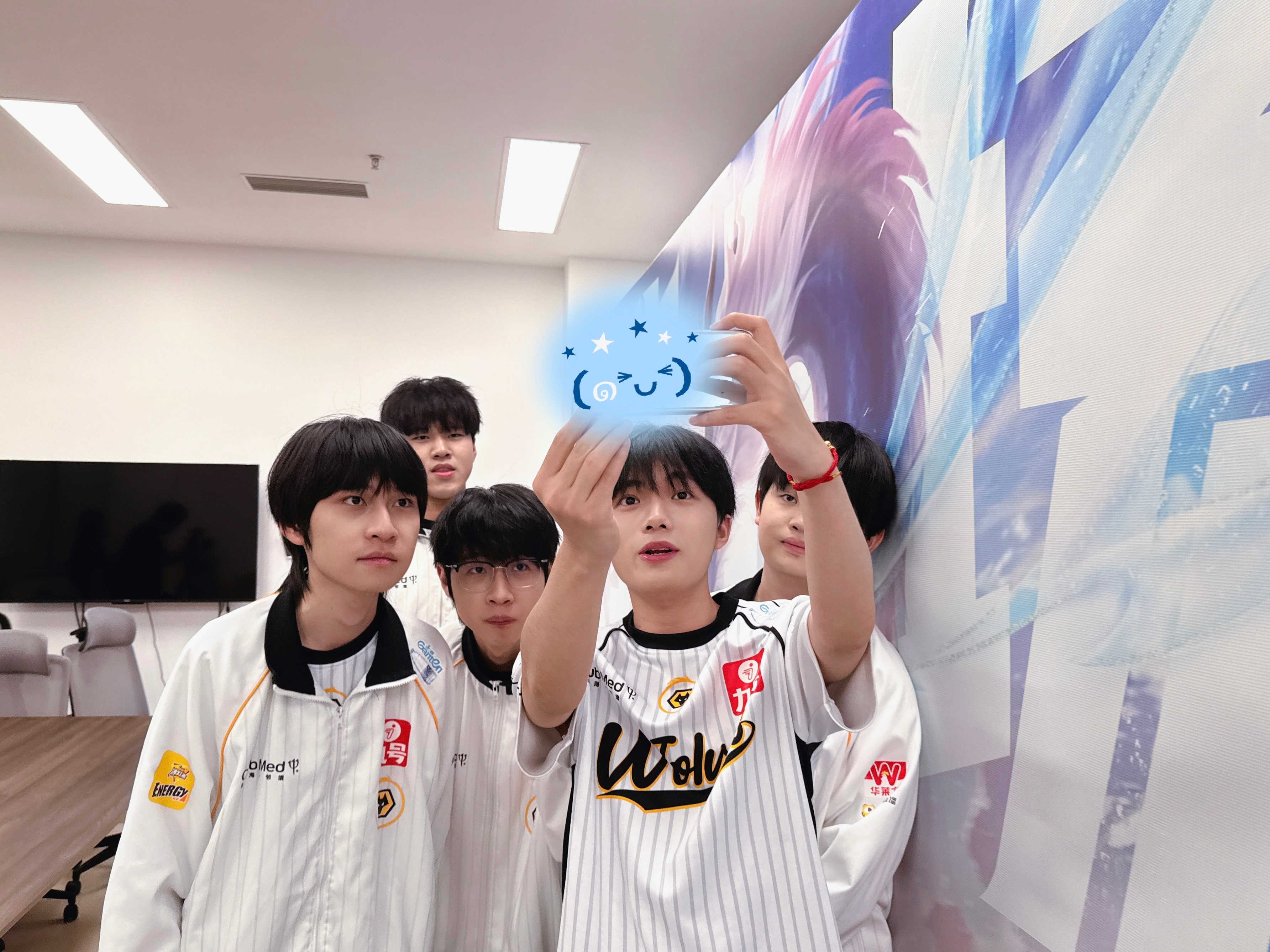 #狼队王者荣耀[超话]# 重庆狼的五个正太是狼宝终其一生追寻的东西
❤️‍🔥五小狼是降临在狼宝世界的一场奇遇❤️‍🔥
❤️‍🔥狼堡想把世间所有柔软都留给五小狼❤️‍🔥
❤️‍🔥允许五小狼调皮，允许五小狼笨拙❤️‍🔥
❤️‍🔥允许五小狼拥有小缺点❤️‍🔥
❤️‍🔥五小狼的存 ​