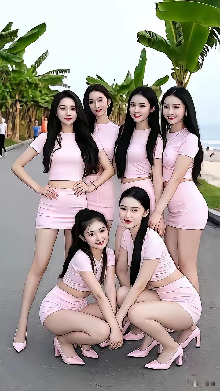 这六位美少女真漂亮啊！身穿粉红色泳装太可爱了吧！个个都是大美女！白白嫩...