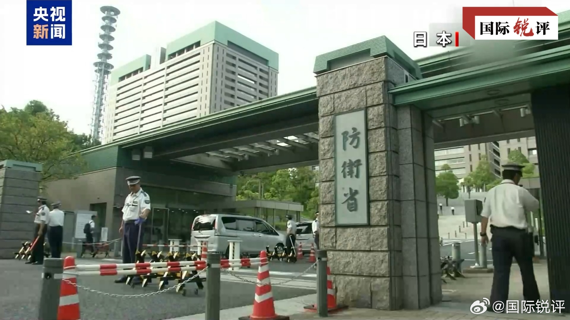 【国际锐评丨日本政客膜拜“战犯神社”用心险恶】10月17日和19日，日本首相高市早苗向靖国神社供奉祭品、祭祀费。此外，还有多名日本内阁官员和自民党高层前往参拜。在东京审判开庭80周年的特殊年份，日本政客接连“拜鬼”，暴露出为战犯脱罪、为侵略翻案、为“再军事化”铺路的险恶用心。对此，中国外 ​