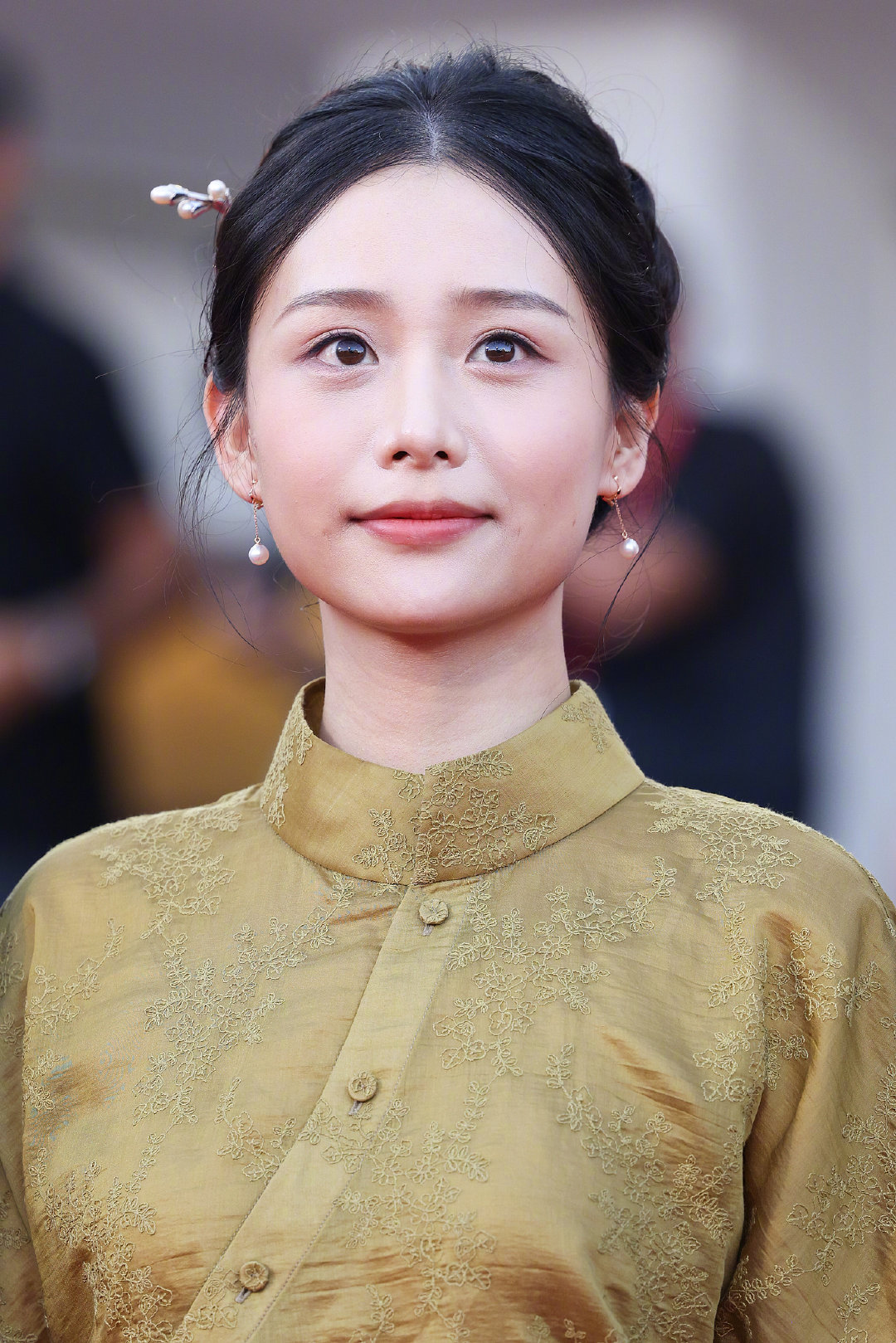 #南枝淑柔木生一起走红毯#《给阿嬷的情书》剧组李思潼、王彦桐、王晓慧、蓝鸿春、郑萱轩亮相#威尼斯电影节#《地堡》首映红毯，南枝、淑柔、木生红毯同框亮相[yeah]《给阿嬷的情书》主创为华语电影全球推广系列活动来到威尼斯，进行电影放映和交流等活动。#李思潼王晓慧王彦桐红毯生图# ​​​​