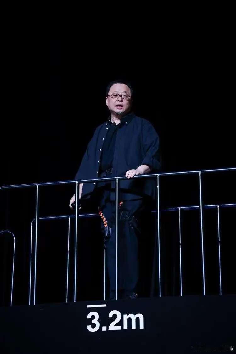 终于理解为什么“罗永浩”要呼吁一些有能力的大厂，出一款没有广告的电视了，简单操作老年人也能操作，因为那些养生广告，对于老年人来说，一点抵抗力都没有。

谁劝都没用，像刚刚我爸一样。

我都跟他说那是骗人的广告，可他一直让我帮他买一本那广告中提到的那本书，而且是200块钱一本。

要知道， ​