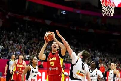 别急着骂王思雨李月汝，先看看她们的工资结构。<br />李月汝在WCB...