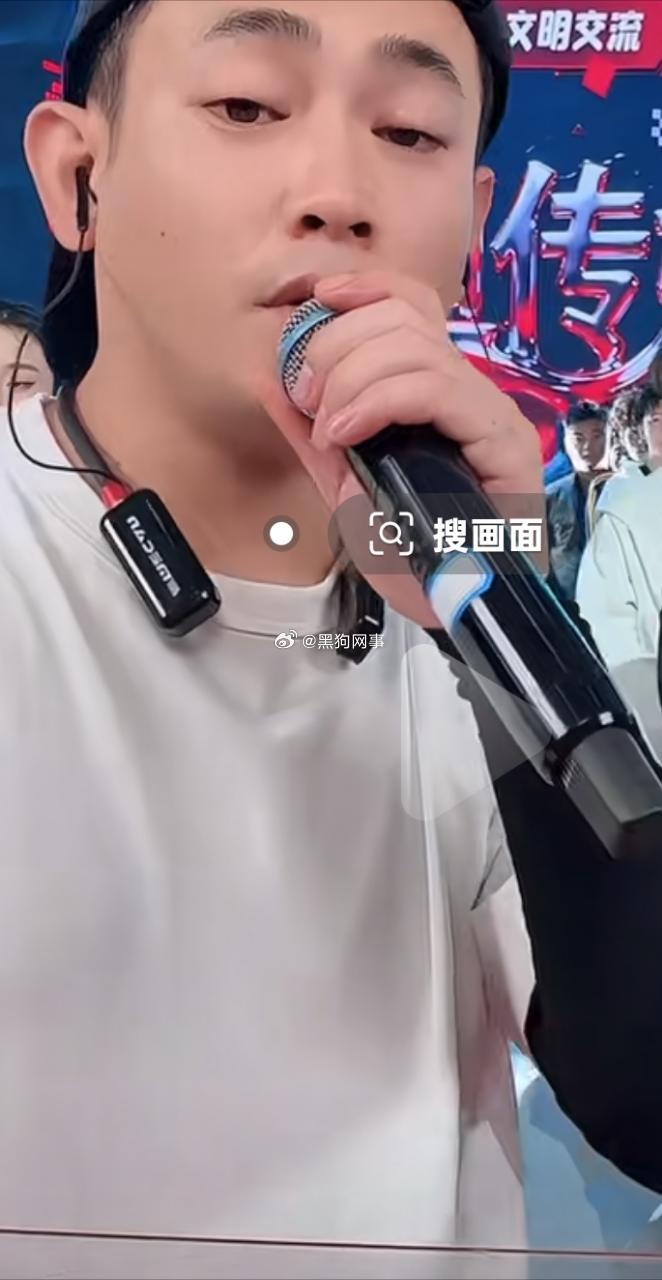 吴迪直播说徒弟都不听话，不积极，我带他们来聊城，是为了他们更好，每天团播不是这个有事，就是那个难受，想来就来，想请假就请假，有时候还得说管理俩句，吴迪最初来的几个人，浪子小越你师傅好几天都问过你怎么不参加团播，这都过去一个礼拜了，还是不露面，为什么别人可以解开号你不能解开，你师傅 ​