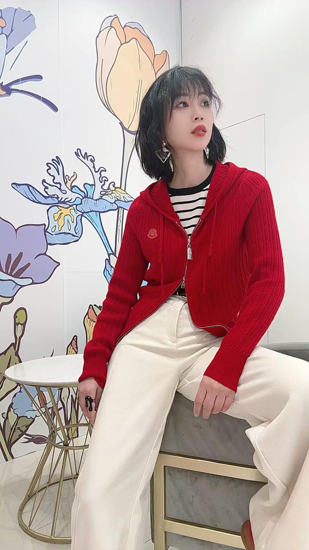 <p>时尚街拍美女 <!--{img:0}--><!--{img:1}...