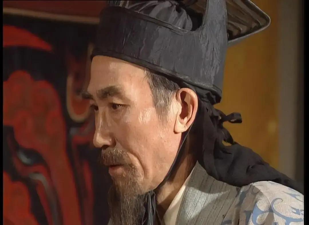 请大家思考一下，司马炎265年就篡位了，为何到280年才灭了东吴？
襄阳军府里，羊祜第无数次展开那份绘制精细的江防图。他的手指从建平滑到夏口，最后停在秣陵。灭吴的方略，他早在心里推演过无数遍。所需的水军、粮草、将领，甚至吴主孙皓的脾气，他都了然于胸。可每一次上书，洛阳的回音总是温吞的“再议”。
朝堂