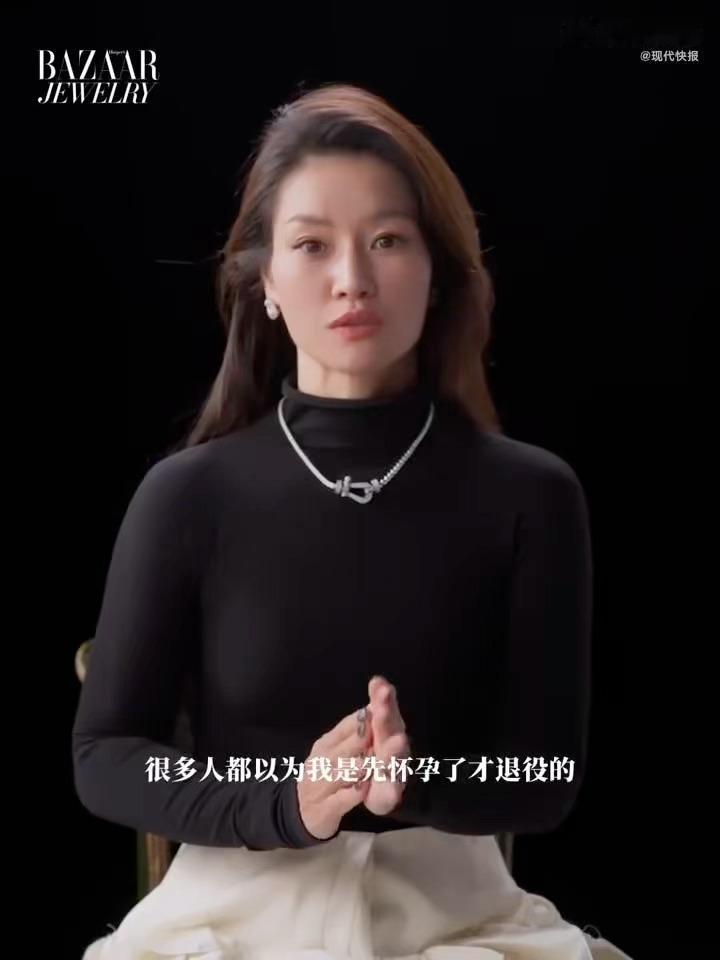 李娜近日在采访中亲口澄清先退役后怀孕的多年传闻，透露2014年9月宣布退役、10月才发现怀孕，直接推翻了外界“因怀孕才退役”的猜测。  一、核心澄清：时间线还原- 退役时间：2014年9月19日李娜通