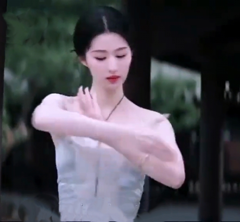 王楚然：气质如诗，绝美风华[赞][赞][比心][比心]