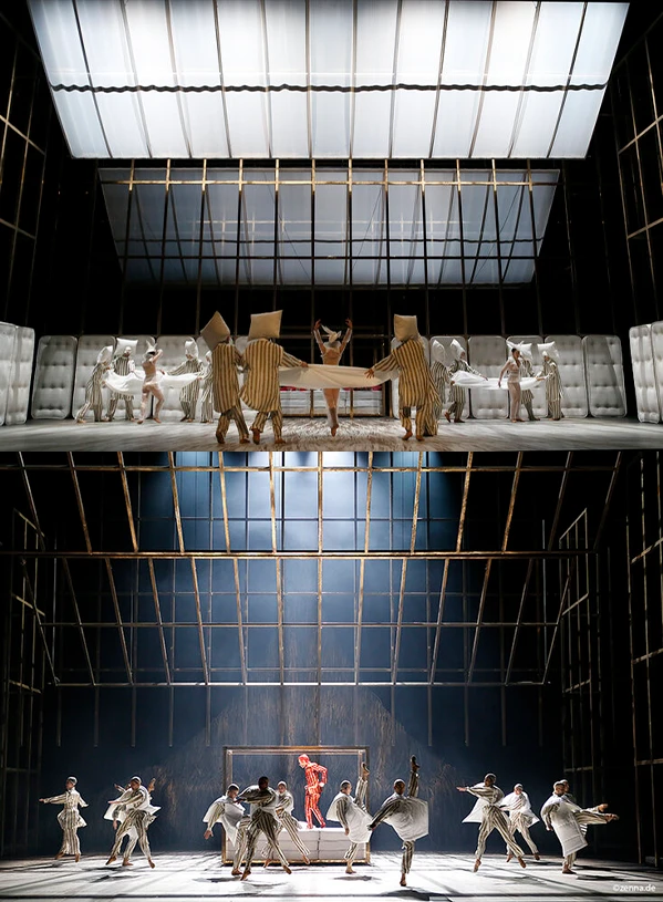 国外戏剧舞美对空间的张力与色彩构图的逻辑