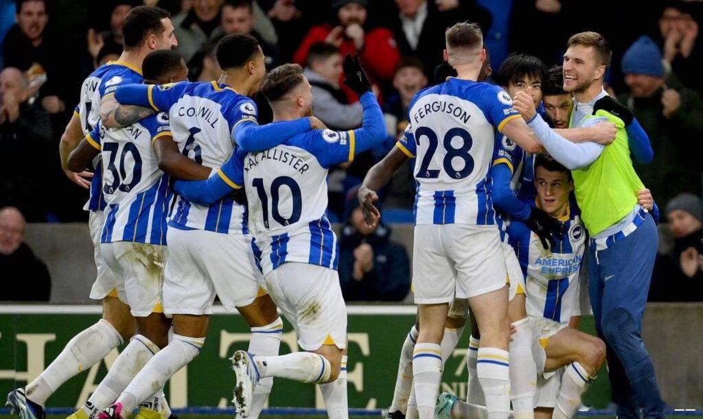 ⚽️今晚9点斯坦福桥！切尔西vs布莱顿，谁更被看好？
蓝军新帅阿隆索迎来首个英超主场，首轮3-2险胜，但防线隐患仍在。海鸥军团更猛，近期狂轰8球且0失球，近4次交手全胜切尔西，堪称“蓝军克星”！
不过海鸥也有隐忧：三笘薰、弗格森等前场核心因伤缺阵，边路爆点缺失。切尔西这边凯塞多有望复出，帕 ​