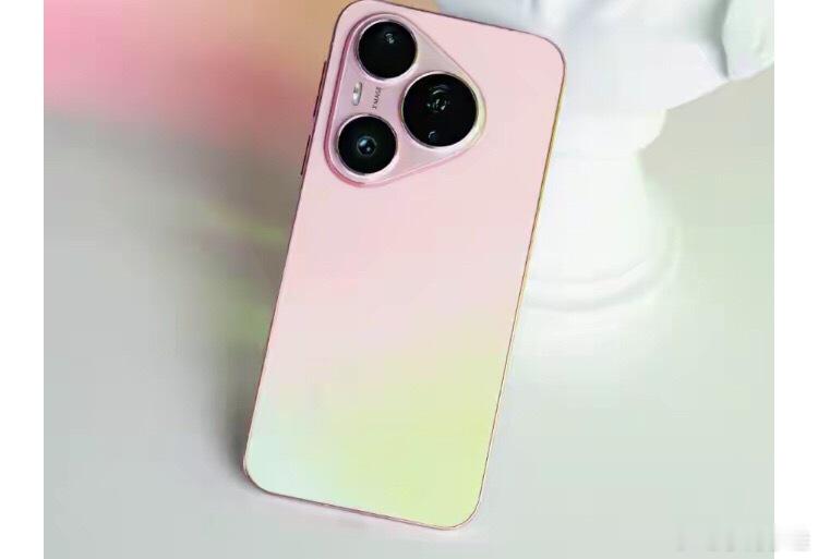 华为 Pura 90 Pro：影像实力派的进阶之选
如果你对手机摄影有更高的要求，那直接上Pura 90 Pro。处理器升级到了麒麟9030S，屏幕是一块6.6英寸的LTPO屏，单手操控非常舒服。它的杀手锏在于那颗5000万像素的超聚光微距长焦镜头，配合F1.4-F4.0的可变光圈主摄，不管是凑近拍花蕊上的水滴，还是拍夜景人像 ​
