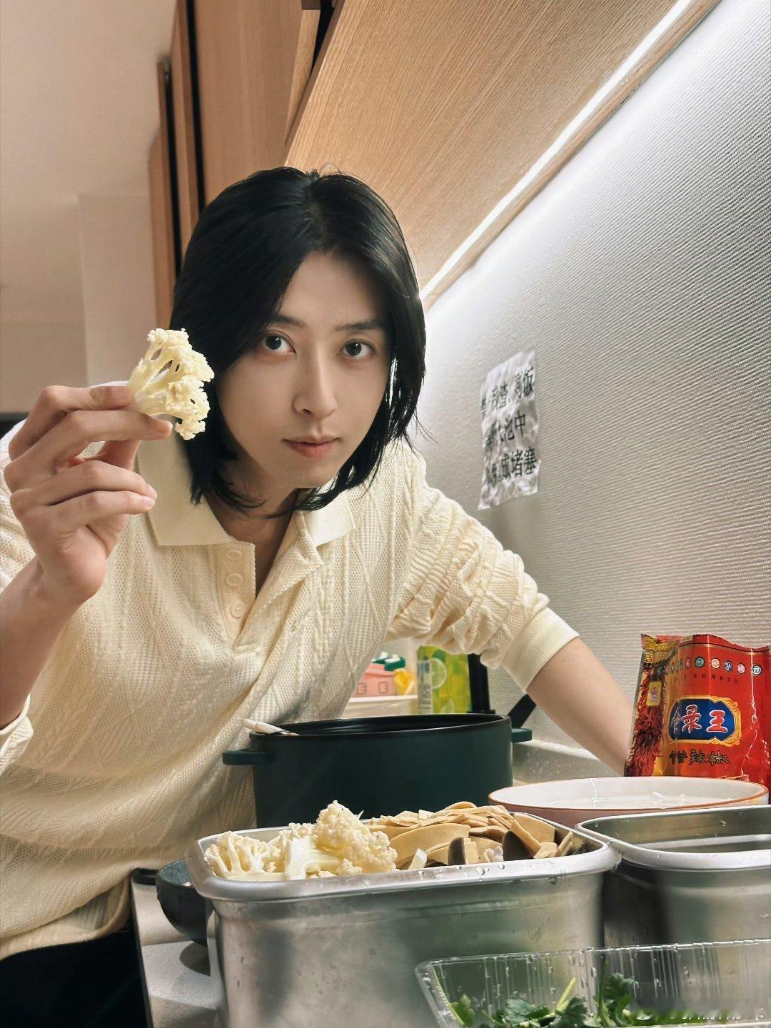 #演员刘畅[超话]# lc#向全世界安利刘畅木法沙# lc#陪你从刘畅到4k# 

“将心事寄托予风  等不到回音那就守候他” 𝓟𝓵𝓪𝓬𝓮 𝔂𝓸𝓾𝓻 𝓶𝓲𝓷𝓭 𝓸𝓷 𝓽𝓱𝓮 𝔀𝓲𝓷𝓭 𝓪𝓷𝓭 𝔀𝓪𝓲𝓽 𝓯𝓸𝓻 𝓱𝓲𝓶 𝓲𝓯 𝔂𝓸𝓾 ? ​