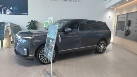 P7车门有异响，去附近店里检查一下，顺便看看小鹏GX，感觉也没说的那么火爆