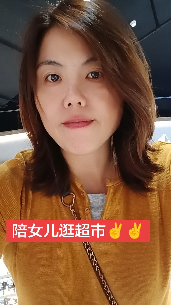 偷拍的记录一下偷拍一幕 今日份美丽 偷拍的还不错 😂😀😀