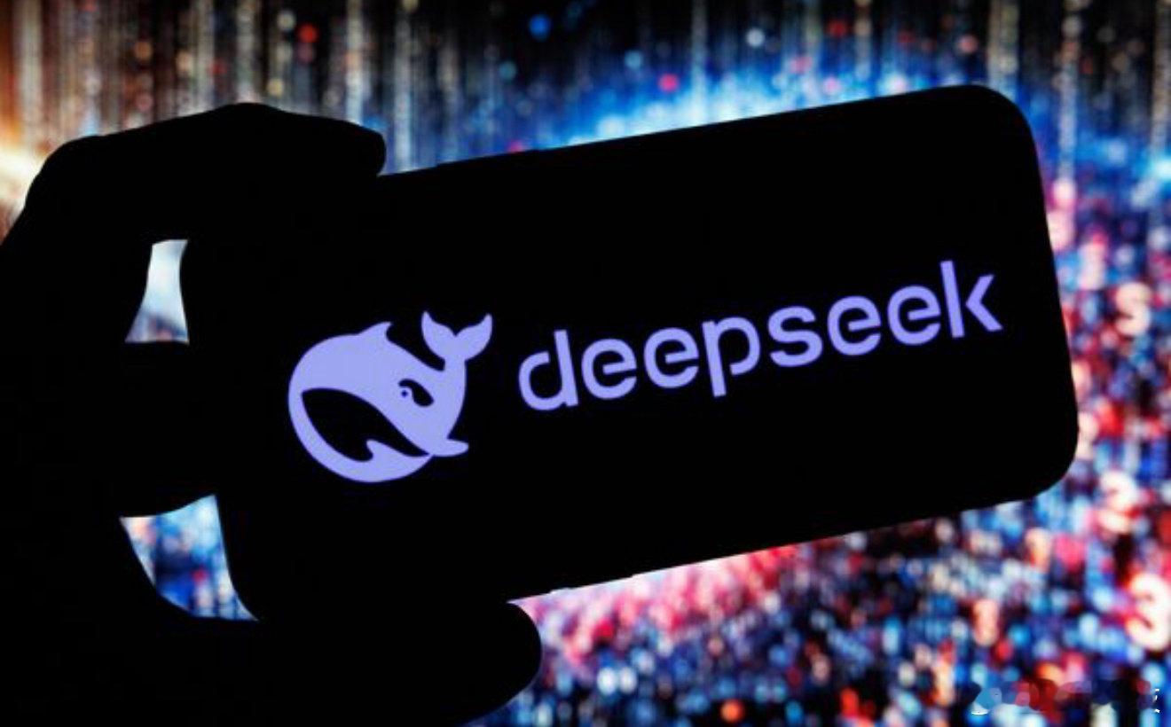 【DeepSeek V4.1 Flash初体验：又快又稳，V4这次真跟不上了】9月8日，DeepSeek开启V4.1 Flash中间版本的限时内测。官方称，新模型采用了新的架构，原生支持多模态，能力更强、速度更快，成本也更低。 ​