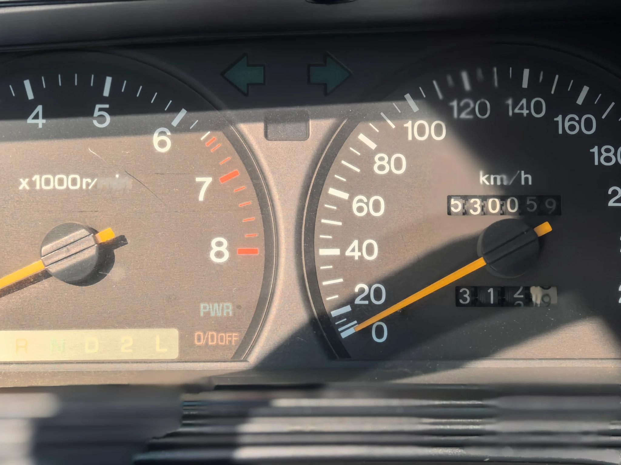 1995年丰田皇冠3.0JZS133（九代），刚刚看，行驶了530059公里，耗油是大些，但情怀至深，听你一说不换车了，继续与它风雨同路！