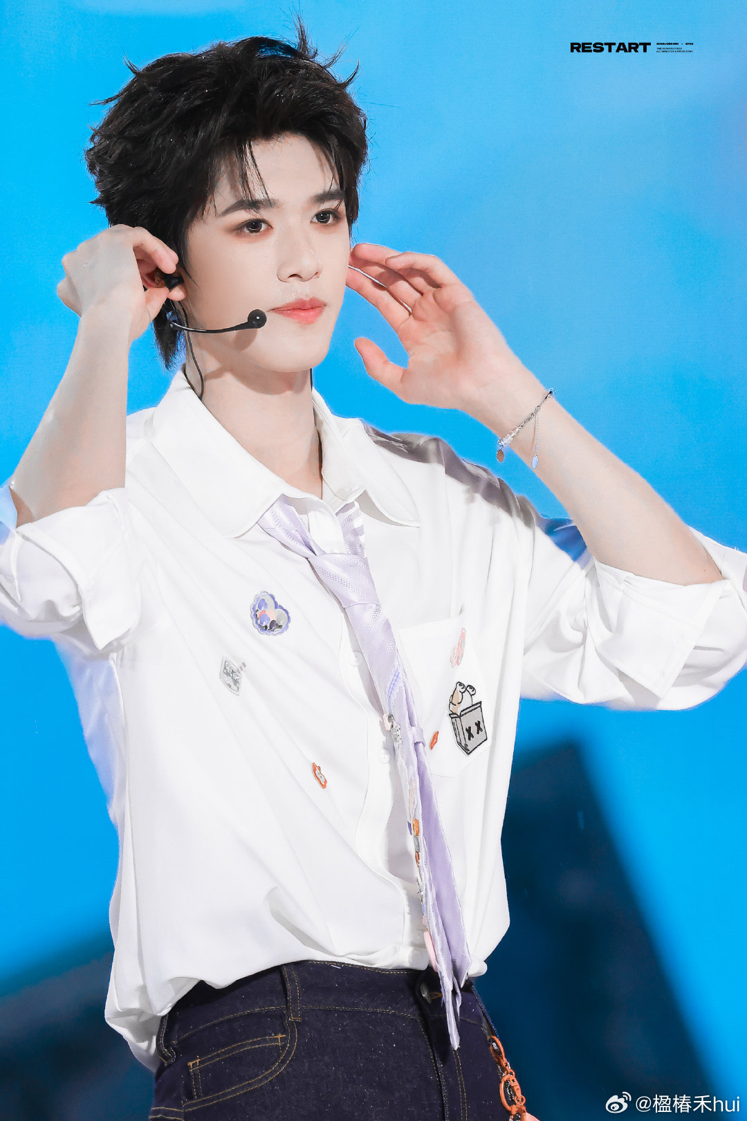#官俊臣[超话]# [送花花]#官俊臣 时尚制造机# [思考]#官俊臣 反差魅力舞担#

我希望你被善意和爱包围,你走的路要繁花盛开,你要人声鼎沸

​