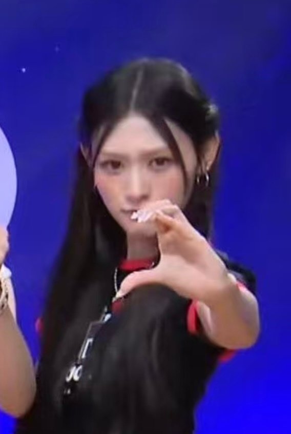 拒绝读空气我行我素的辣妹，皮笑肉不笑在韩国人面前怪腔怪调说日语的千叶人，看似体面热情又夹杂着一点微妙轻视的2036国际star，可把这些刻薄角色演绎得精彩绝伦的本体只是粘人怕独处还有付出型人格的大耳朵小海豹一只 ​