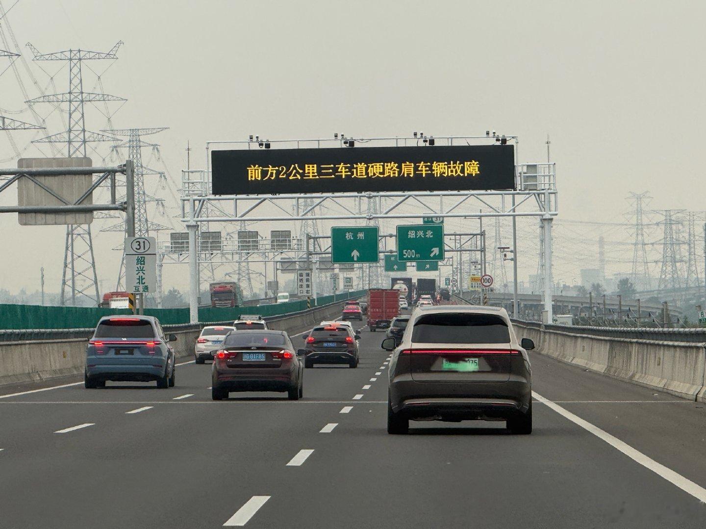 新老 L9 同框

Livis 这翘臀真好看

跟汤哥一样紧致

#理想汽车[超话]##理想 L9# ​