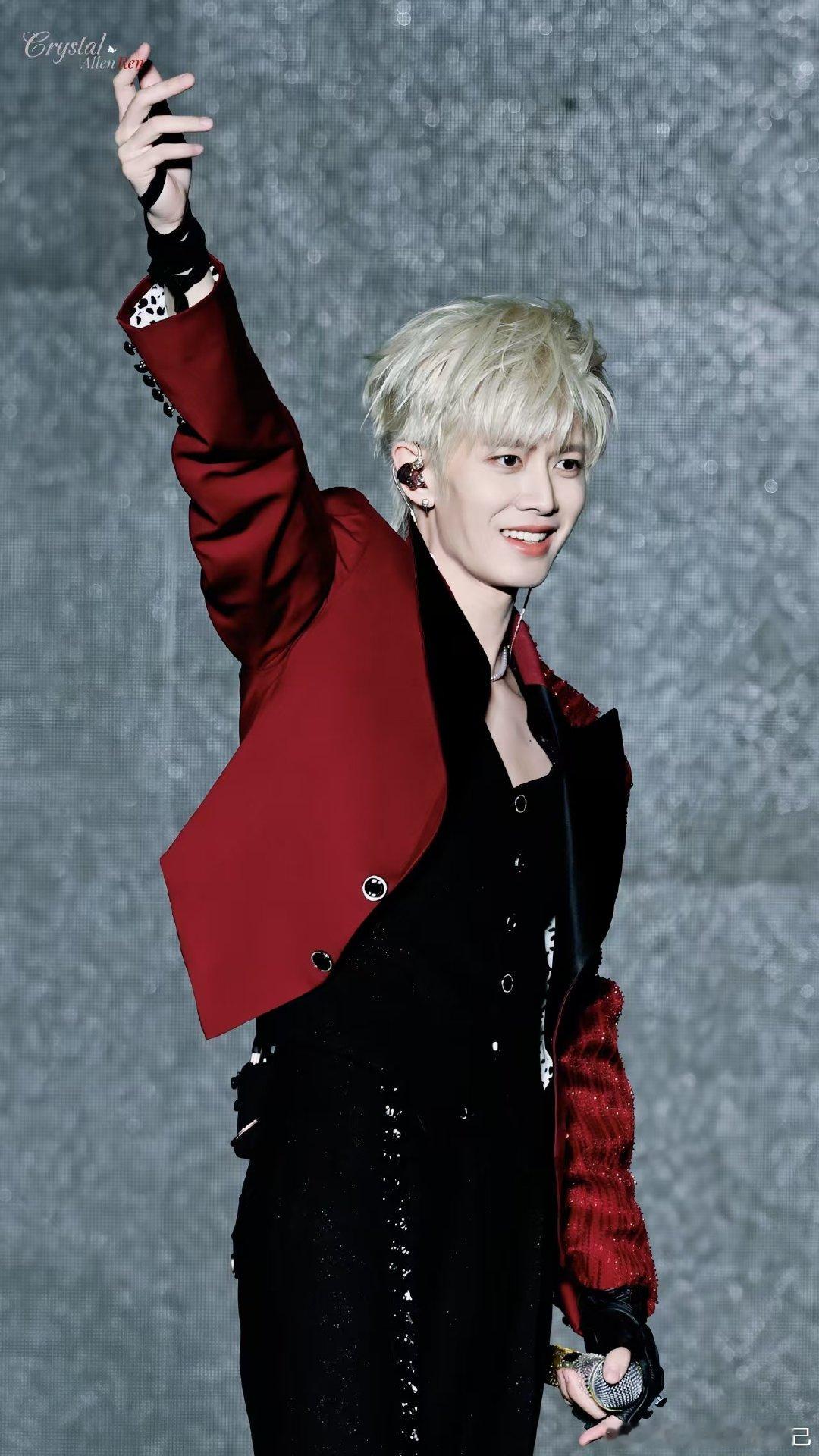 #任嘉伦[超话]#  太帅了，爱死他了💕💕💕 ​