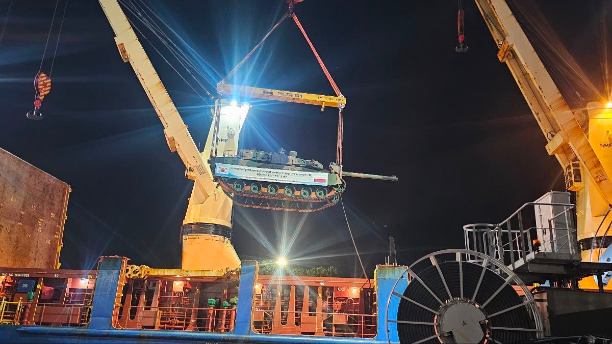 新一批28辆K2主战坦克运抵波兰，将交付波兰陆军第16机械化师。 ​