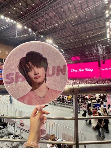 我焯我刚跟我朋友聊天聊起来大王扇她问我贴好了吗我说我早贴好了我还发朋友...