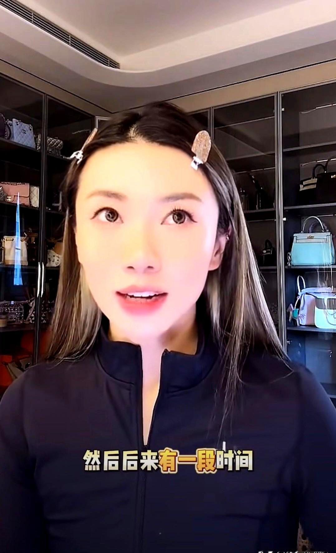 2017年11月郑恺一句“我们分开了，但还是朋友”，给这段谈了三年的感情收了场
 

当年高调上《我们相爱吧》秀恩爱，私下里其实吵得一塌糊涂。
 

女方父亲重病急得不行，男方又拼事业顾不上，偏偏团队还拿隐婚当噱头营销，直接把女方逼得跑去粉丝群硬刚。
 

屋漏偏逢连夜雨，那阵子她母亲也因病走了