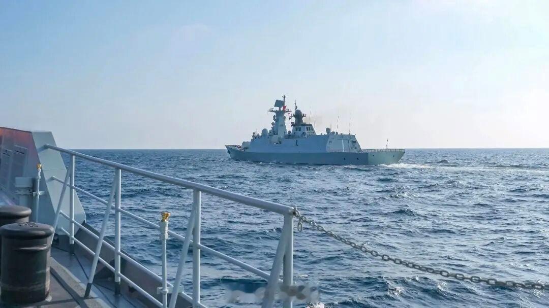 054A护卫舰最新训练画面公开，一起看海军宁德舰。#早安船舶#（央视军事） ​