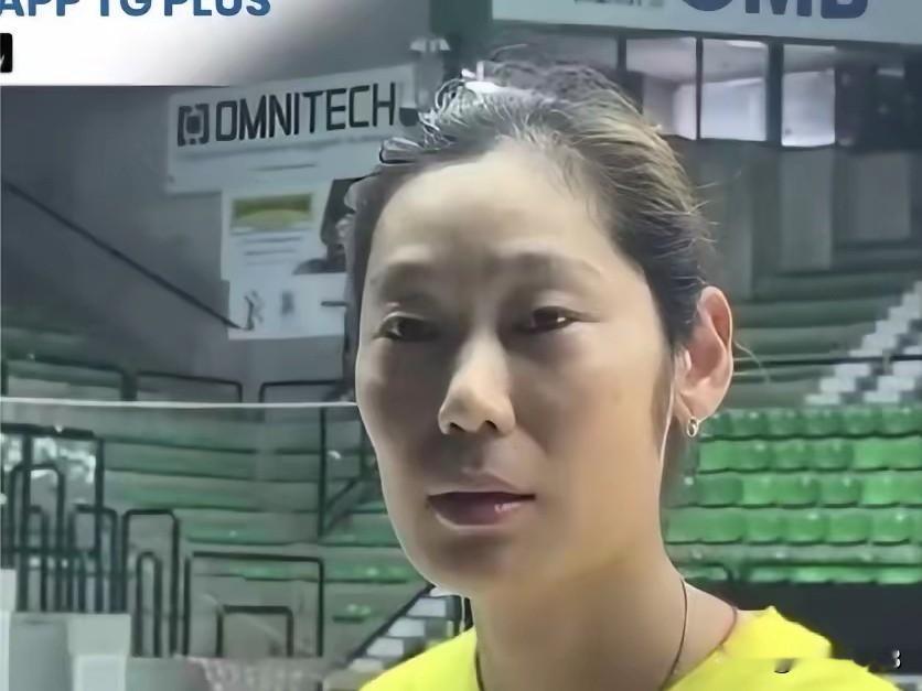 这个问题可以省略吗？
朱婷接受意大利媒体采访，被问是否关注了女排亚锦赛时如是说。
其实这个问题，并非她刻意回避，而是实在不便多言。如今中国女排正处在舆论风口，她的任何一句表态，都极易激起巨大的舆论波澜。
不止面对外媒，此前国内媒体追问她何时重返国家队，朱婷同样难以作答。
一个客观现实是，能否入选国家