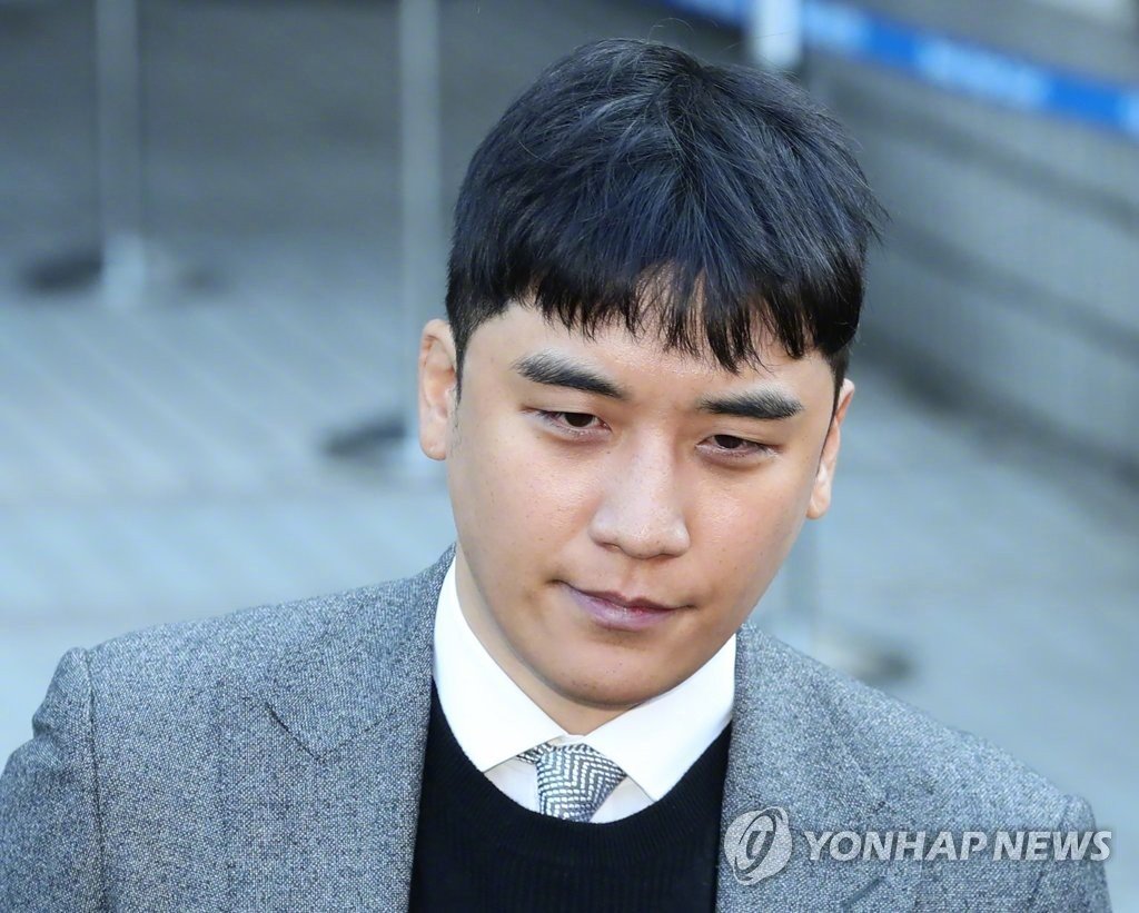 【歌手胜利涉特殊暴行罪被控告】（韩联社）#海外新鲜事##热点现场# 

韩联社首尔9月10日电 据韩国警方10日消息，男团BIGBANG前成员胜利上月26日因涉嫌特殊暴行罪被控告。

警方相关人士表示，目前尚未对控告人进行调查，暂且无可奉告。警方今后将对事件原委进行进一步调查。（完） ​