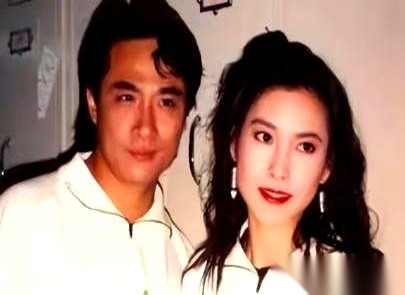 陪你吃苦8年的女人你不要，转头给认识没多久的新欢连办4场婚礼。
吴镇宇当年这事儿，真是把男女关系里最残酷的潜规则撕得稀碎。
1997年，李婉华30岁生日那天，一声没吭收拾行李搬走了。
同居8年，没撕逼，没吵架，就是安静地走了。
其实心早凉透了。
想当年她是TVB正当红的花旦，他是个跑龙套的穷小子。她