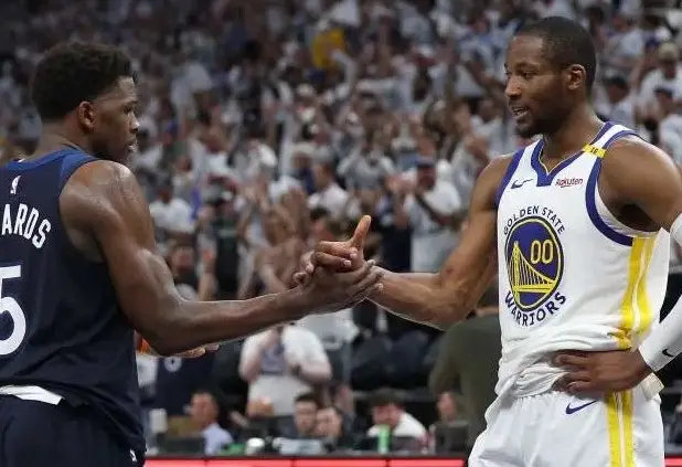 库明加2年1300万加盟森林狼。

昨天直播还说来着，媒体风向都是吹的大面是湖人，但是这几年跟湖人的流言传的热热闹闹，最后扭头去了别人家的事见多了，没想到[跪了]#湖人# ​