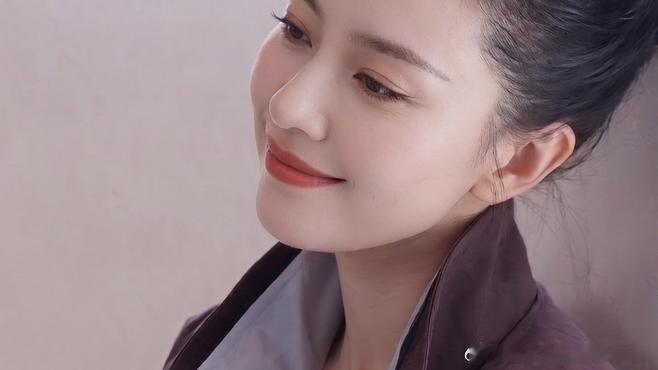 《高圆圆今日份甜度满分！棕色外套配白衬衫，温柔眼神杀太绝啦。》陆斌的海在百度发表了新动态 ​