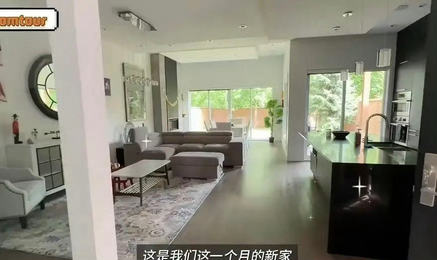 #郑恺苗苗在加拿大租了一个月房子#
二人带儿女赴温哥华参加夏令营，租别墅独自陪读一个月，看来是很幸福的一家四口呢 ​