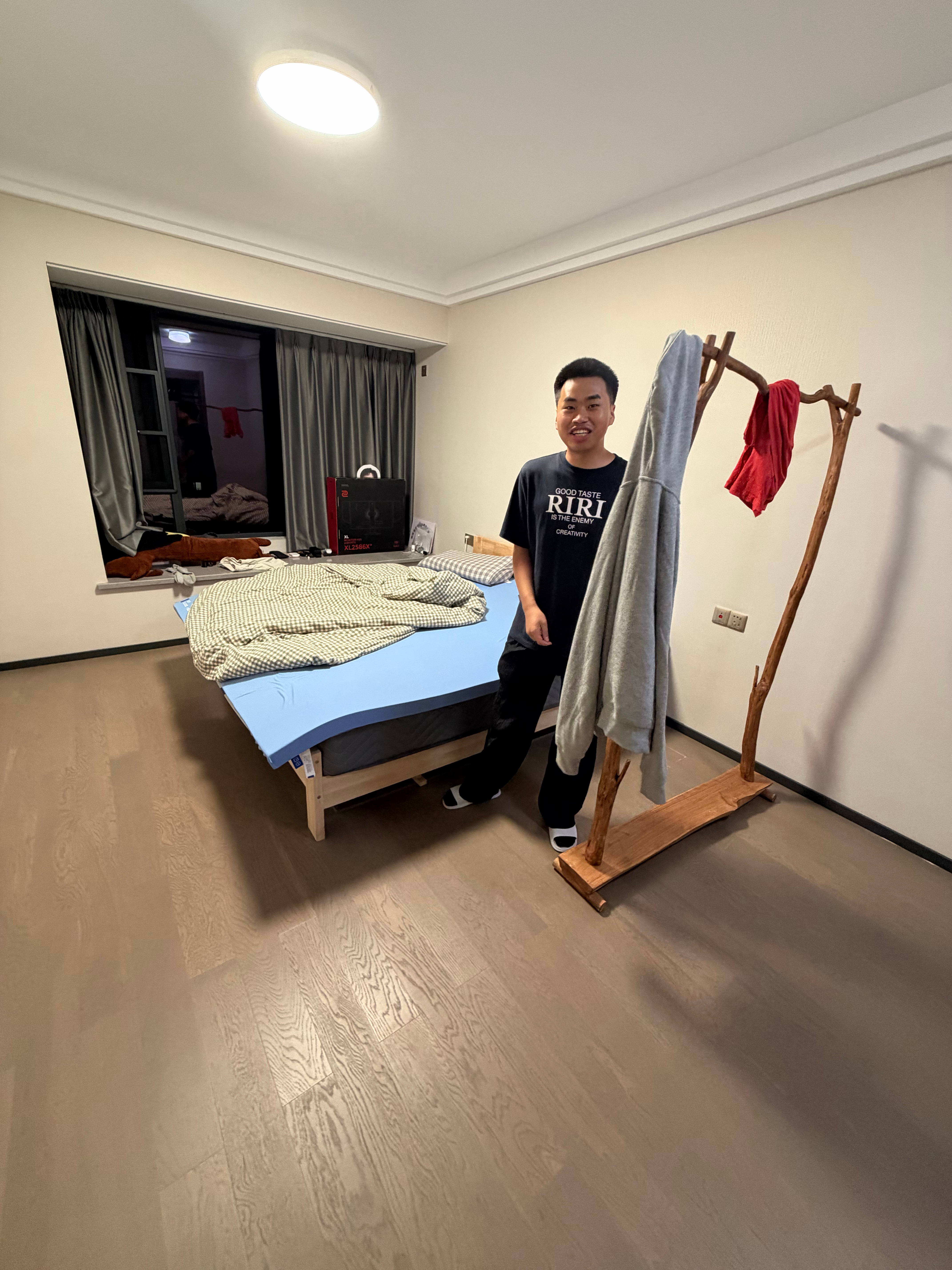 男大学生的主卧vs电竞房… ​​​