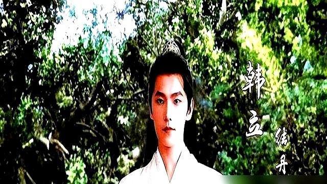 杨洋刚在首尔拿下188万票的大奖，《凡人修仙传》第二季却死活开不了机。

监制张龙8月就说在火速筹备，总导演王裕仁也咬定杨洋回归是关键。主角没变卦，剧组却彻底卡死在配角上。紫灵、玄骨上人选到现在选不出人，直接陷入僵局。

主角定夺还能靠流量博弈，配角选角纯粹是审美死局。原著粉脑子里早有画像，资本手里