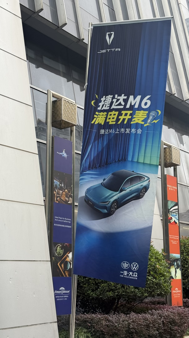 到现场了，期待明天的上市活动