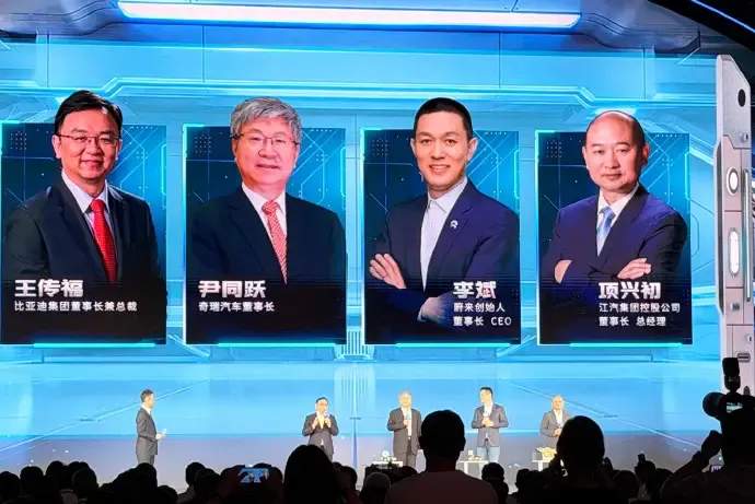 安徽造车F4齐聚中科大！从成都车展，看懂四位大佬的底气

尹同跃这人，轴。

巢湖人，1962年生，一汽大众干了十几年，回安徽从零开始造奇瑞。那时候国产车什么口碑？&