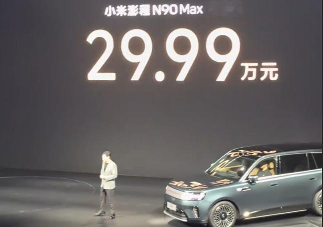 澎程最看不懂的不是价格，而是电池供应商
澎程25.99万、29.99万的价格出来以后，很多人都在讨论贵不贵。但我觉得比价格更值得讨论的，是它的电池供应商。
澎程在空间上真的舍得下功夫。旋转座椅、长滑轨、纯平地板、百变空间，甚至一根座椅滑轨，都敢拿57.8吨矿卡来验证。
可到了新能源车最核心的动力电池