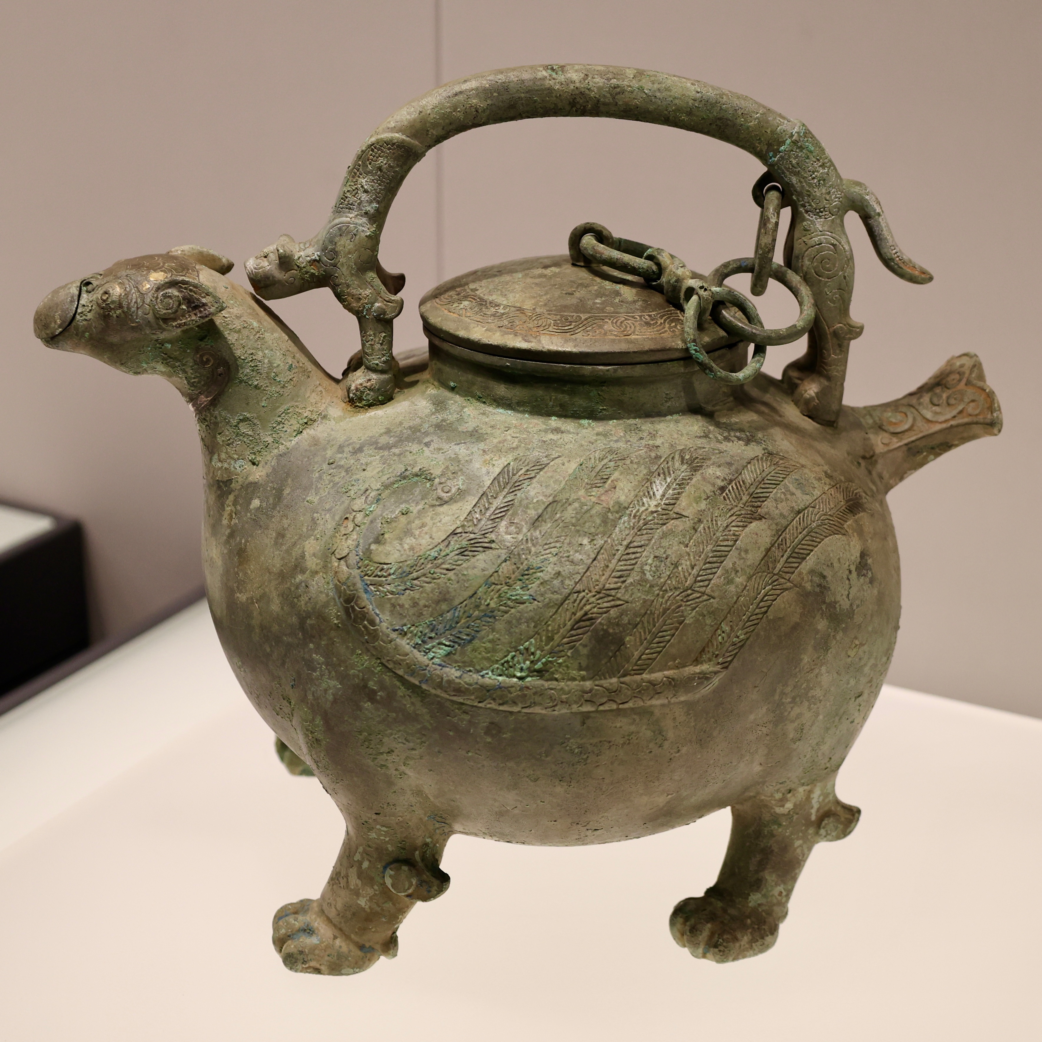 壹點历史[超话]  错金银鸟兽形盉（战国早期，公元前475年一前4世纪中叶）上海博物馆藏文物约会博物馆茶叶蛋vs白煮蛋 ​​​