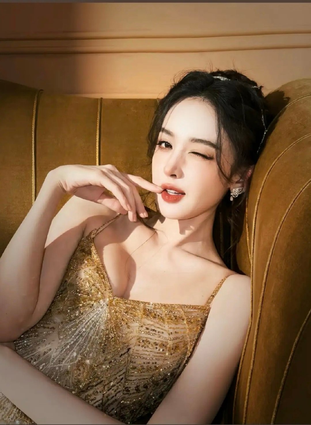 颜值杀疯了！古力娜扎这组造型美到窒息，谁看了不心动 ​