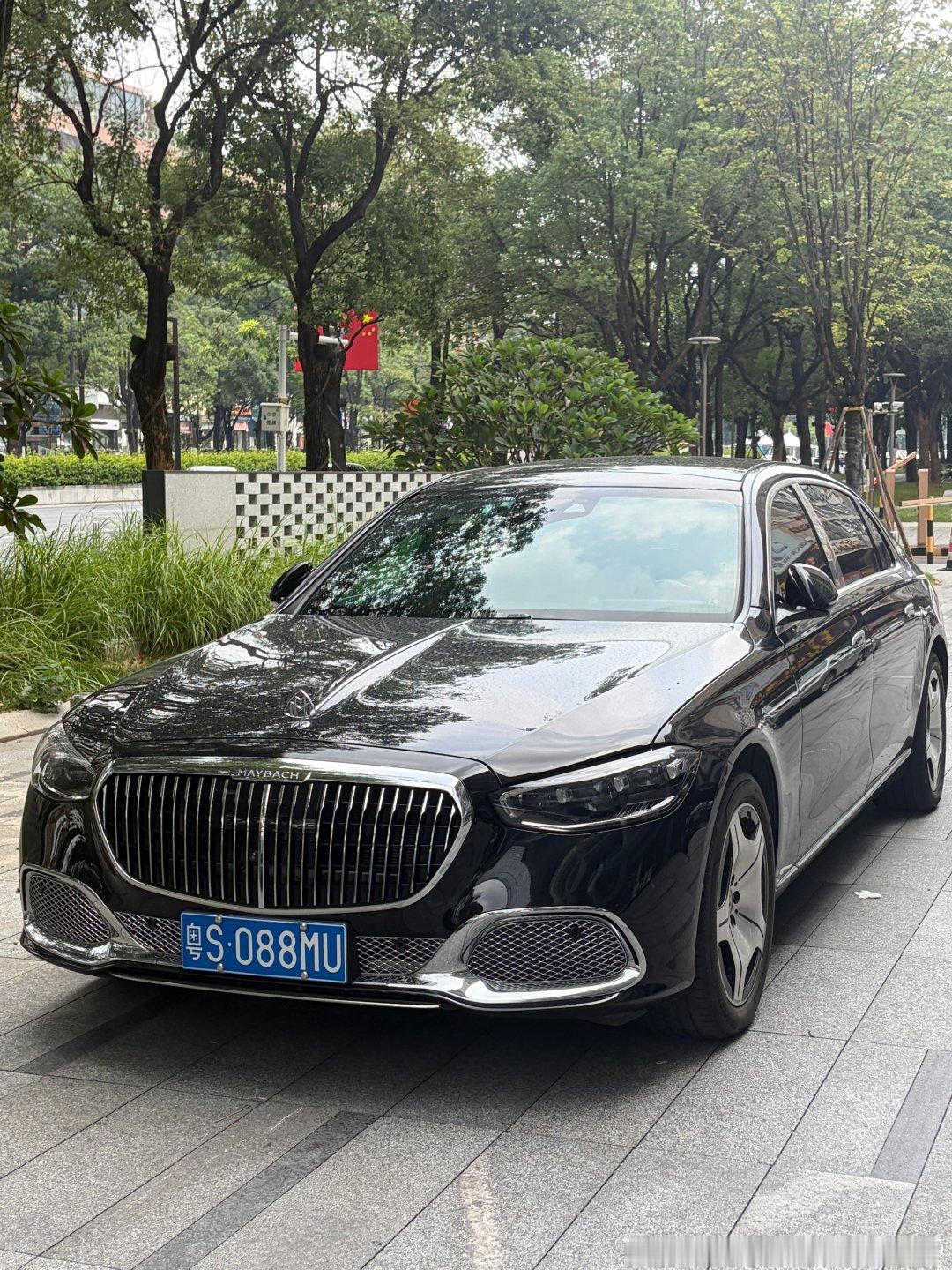 第三次现实生活中见到迈巴赫😎 ​