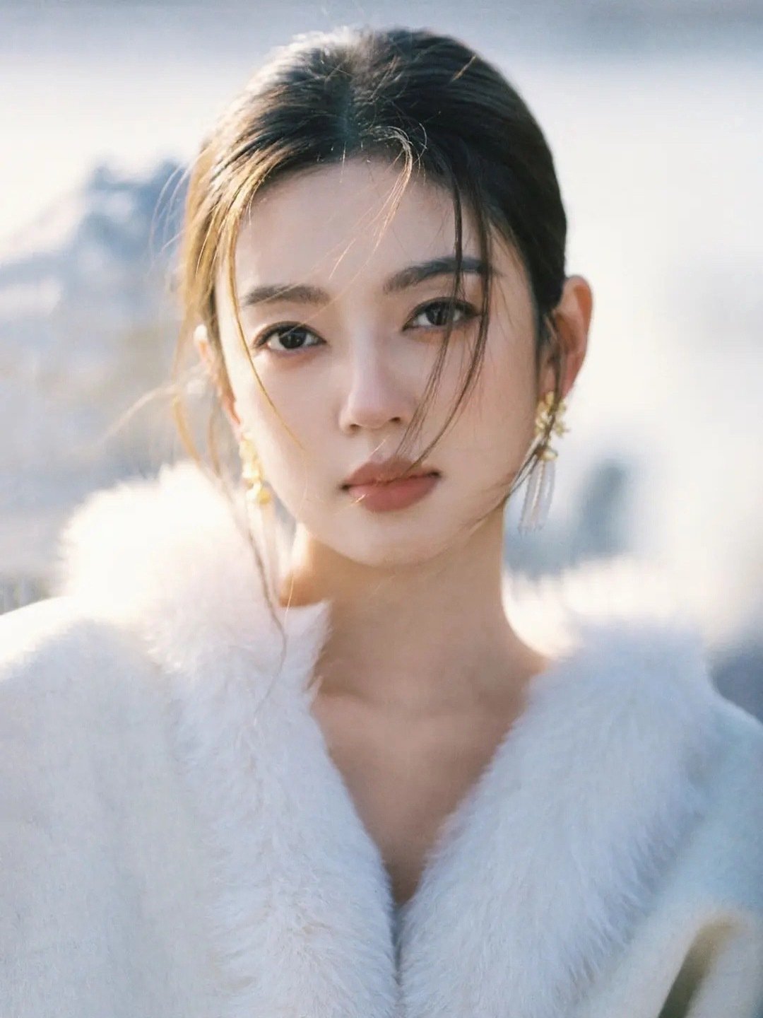 于正到底什么时候才肯力捧何瑞贤，这么绝的颜值和气场真的太可惜了。 ​