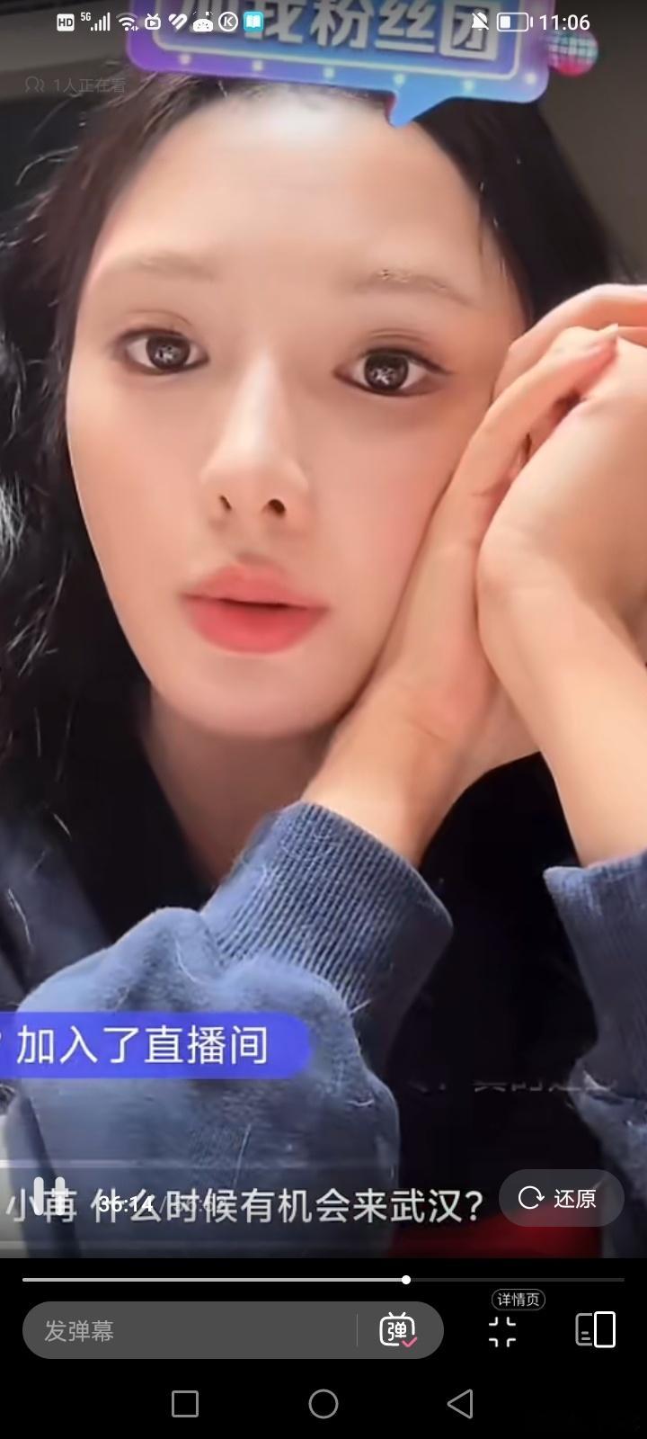 #彭小苒[超话]#你现在的发型也很好看，长度刚好适中
但是我还是比较喜欢你的长头发
你能不能试着把长发给留回来呢
 
今天在哔哩哔哩偶然刷到你以前的直播
还是觉得你的长发格外好看
 
长发的你温柔灵动，温婉明媚
 
当然现在的你也超棒，飒爽干练，成熟果敢
如果让我选的话，我还是会偏爱长发的你
长发 ​