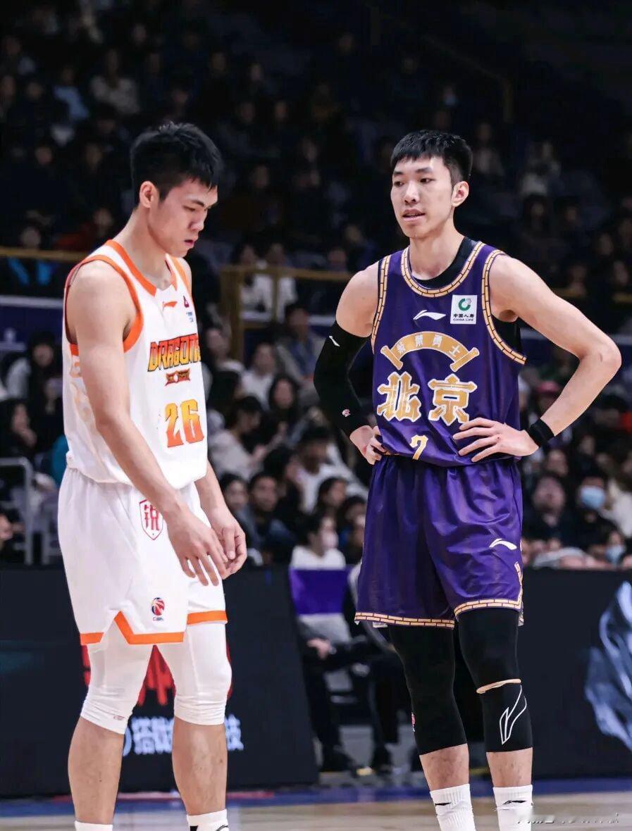 廖三宁和庞峥麟是关系很好的广西老乡、童年球友、同门师兄弟，也是CBA赛...