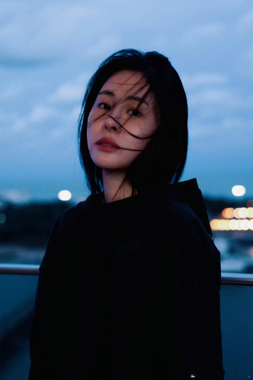 #张碧晨[超话]# 伦敦未必有小碧忧郁[酷] ​