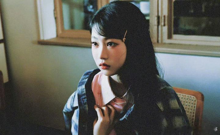 #NINA沈佳润[超话]##沈佳润# sjr#沈佳润nina出道一周年快乐#
 世界上千千万万的温柔里，我最在意你的眉眼
​