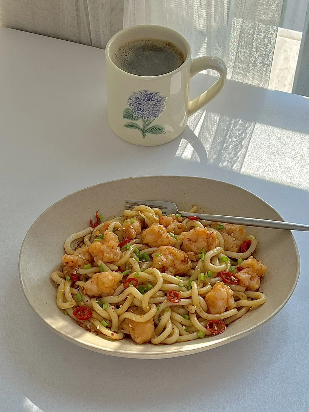 ☀️周末一人食早午餐｜开胃酸辣虾滑拌乌冬面