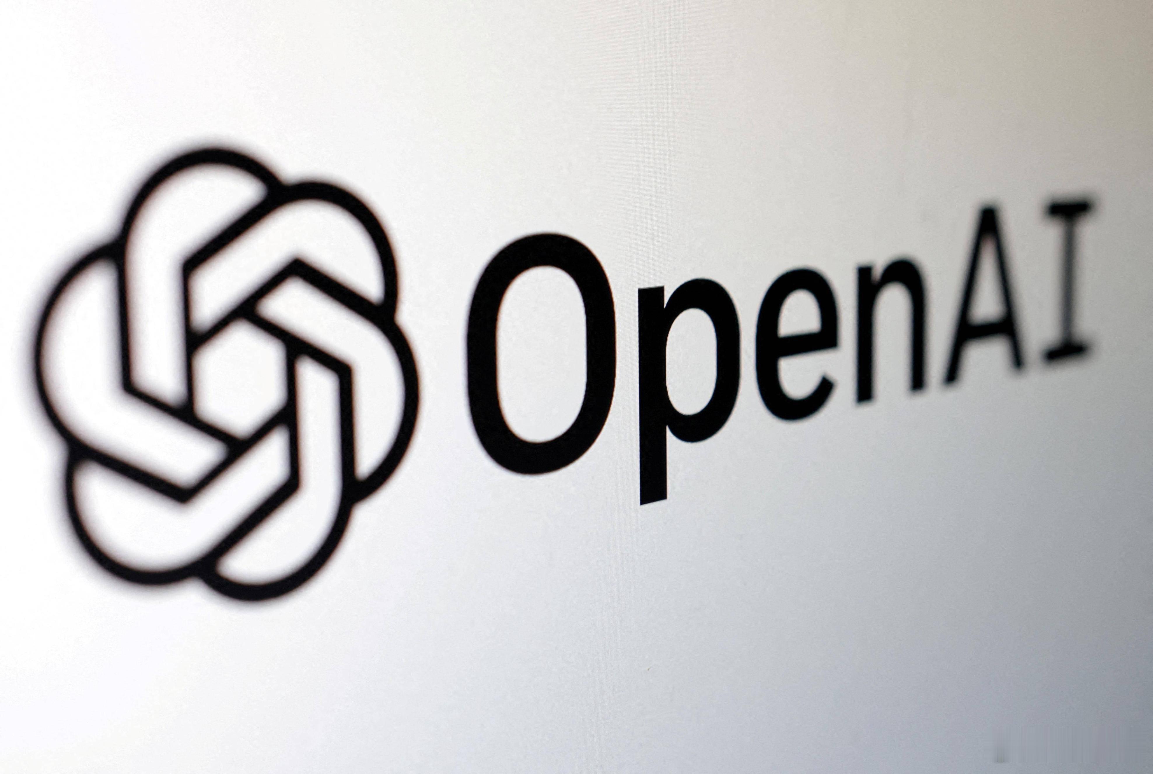 【#OpenAI否认窃取苹果商业机密#】
据路透社报道，OpenAI 当地时间周一否认了苹果关于其窃取商业机密的指控，称这家 iPhone 制造商未能证明任何机密信息被离职员工带走。

“这场纠纷完全是苹果自己造成的一团糟，而苹果现在正试图把责任推给其他所有人。”OpenAI 在周一晚间向美国加利福尼亚州圣何塞 ​