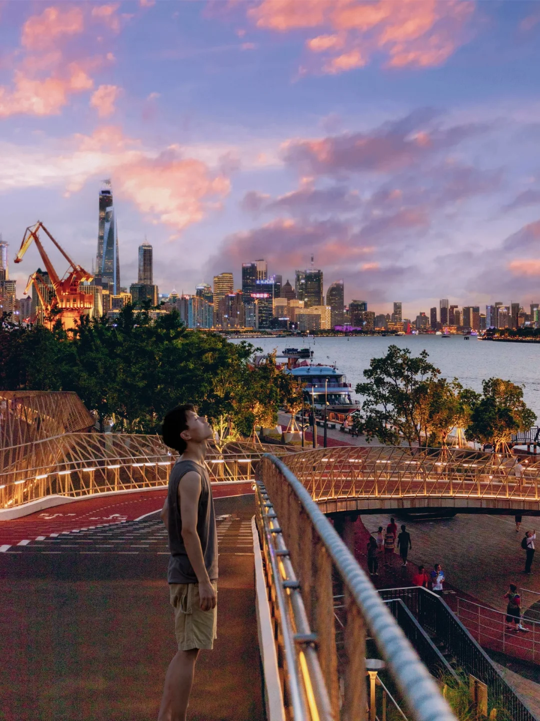 以为外滩已经够美的了，直到去了浦江东岸...