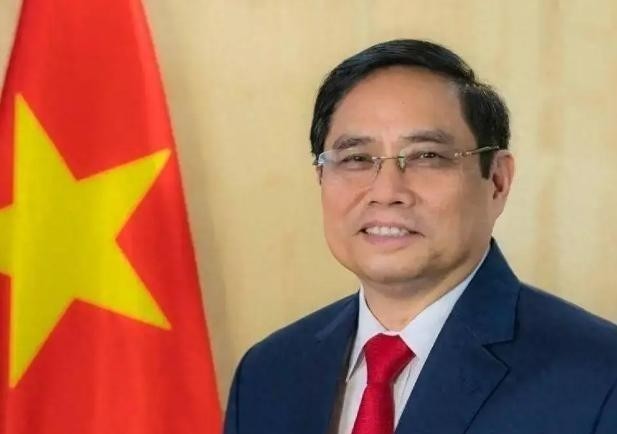 其实越南并不糊涂，它心里明白，中国高铁确实“价优质稳”，这条铁路一旦落地，对越南经济的拉动十分直接，可为何越南喊了二十多年要开工，却迟迟不见实质动作？真正卡住它的，恐怕不是技术价格，而是想借一条铁路换来一套工业体系。
越南北南高铁有点像一锅炖了很多年的汤，锅一直没撤，火却时大时小。外界盯着什么时候铺